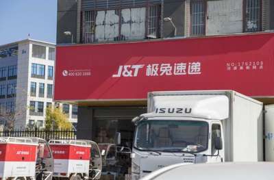 身價(jià)1300億!被同行封殺的"快遞大佬",正越活越囂張